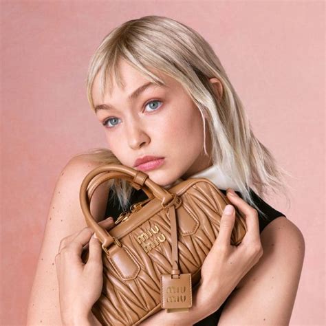 gigi hadid coach bag